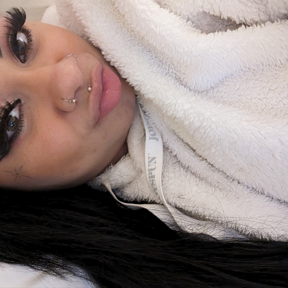 Meet your Posher, Aaliyah - Picture 1 of 1